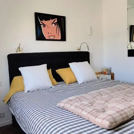 Appartement Warm Bright Flat On Roofs Of Paris, Eiffel Tower