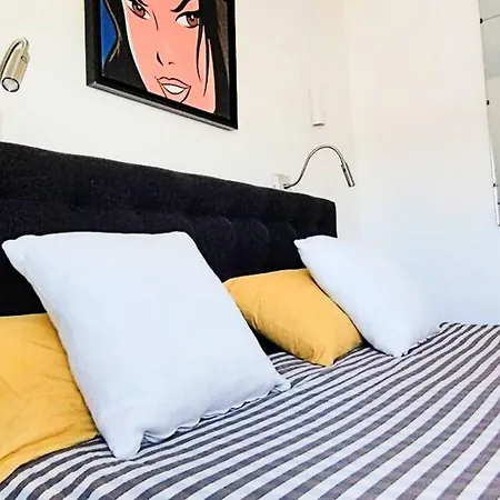 Warm Bright Flat On Roofs Of Paris, Eiffel Tower Appartement