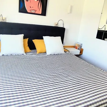 Appartement Warm Bright Flat On Roofs Of Paris, Eiffel Tower Paris